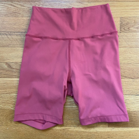 Outdoor Voices Lightform Shorts 7” - Picture 2 of 8